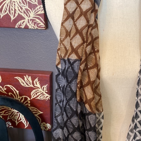 C Patterned Infinity Scarf - Picture 2 of 8